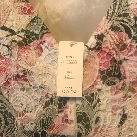 Adriana Papell Beautiful Floral Dress - Picture 8 of 8